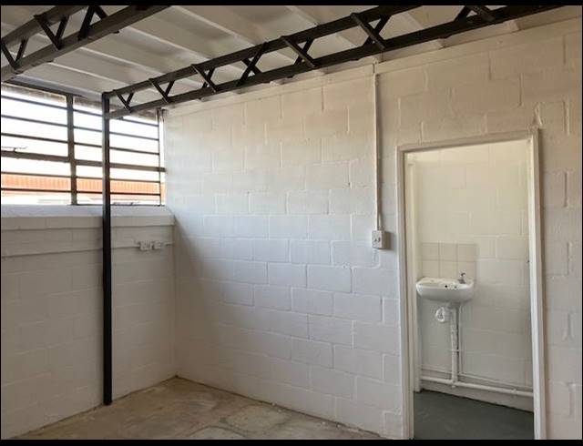 400M² WAREHOUSE TO LET IN RETREAT